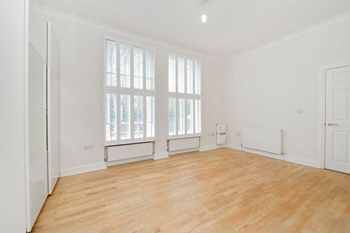 1 Bedroom Studio To Rent In Hanger Lane, Ealing, London, W5