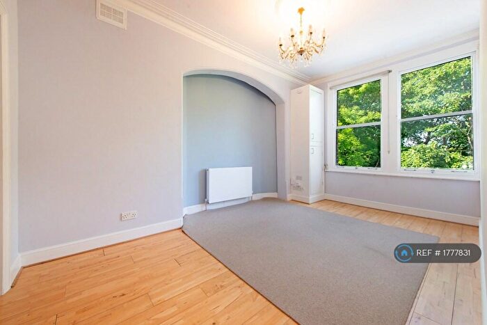2 Bedroom Flat To Rent In Kings Avenue, London, N10
