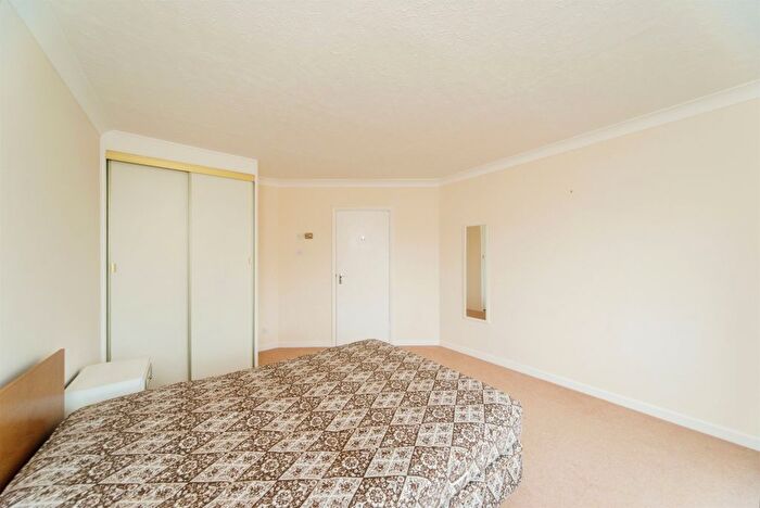 2 Bedroom Flat For Sale In West Parade, Bexhill-On-Sea, TN39