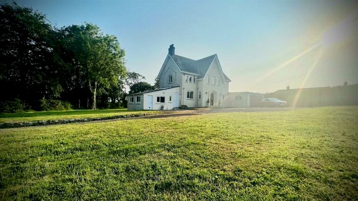 4 Bedroom Detached House For Sale In St. Florence, Tenby, SA70