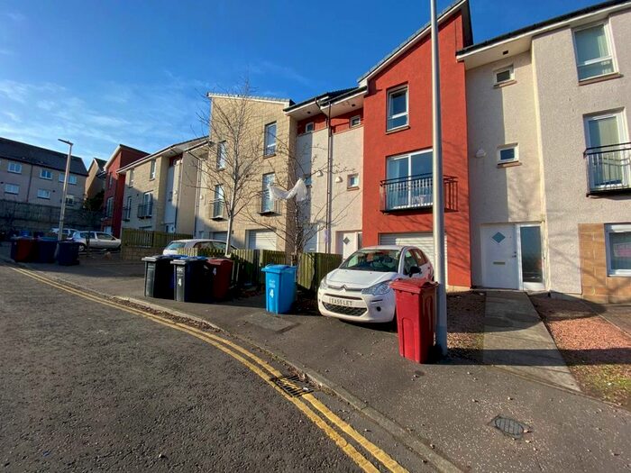 4 Bedroom Town House To Rent In Brook Close, Dundee DD1