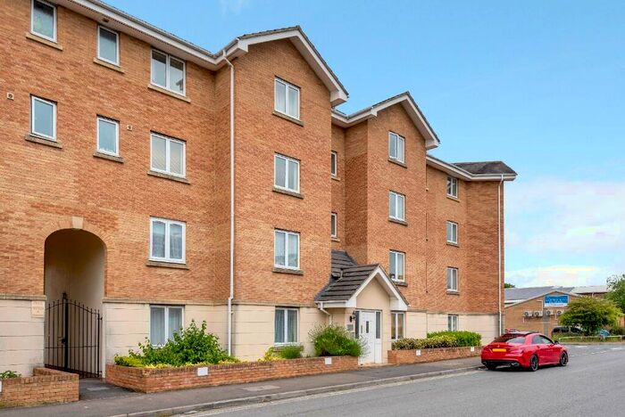 2 Bedroom Flat To Rent In Banyard Close, Cheltenham, GL51