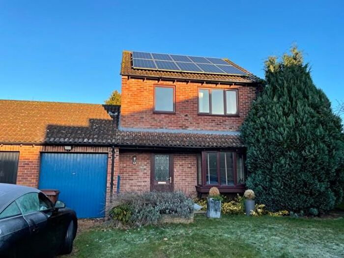 3 Bedroom House To Rent In Sentinel Road, Northampton, NN4