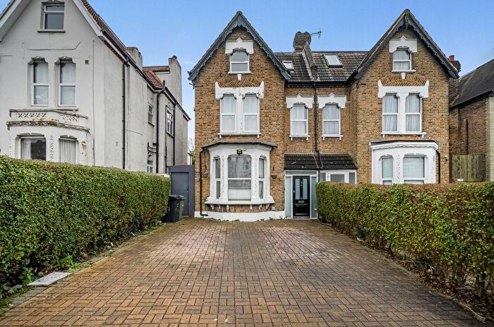 Studio To Rent In Baldry Gardens, London, SW16