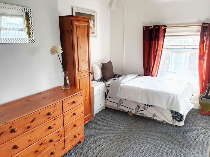 Studio To Rent In Market Place, Wednesbury, WS10
