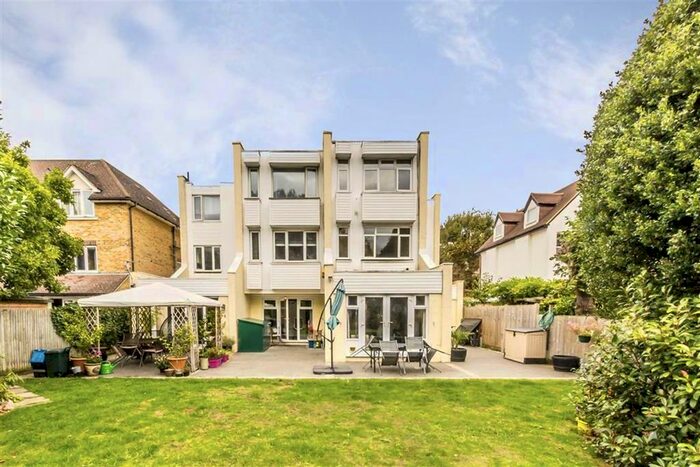 2 Bedroom Flat To Rent In Holmesdale Road, Teddington, TW11