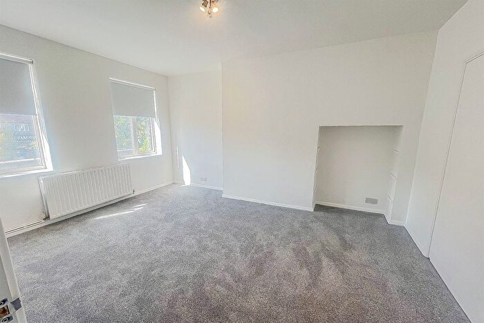4 Bedroom Flat To Rent In Varley Parade, Colindale, NW9