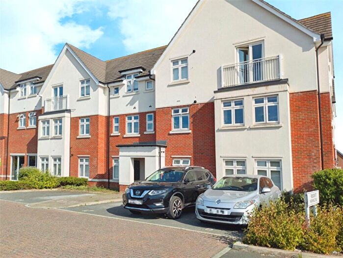 2 Bedroom Flat To Rent In Louden Square, Earley, Reading, RG6
