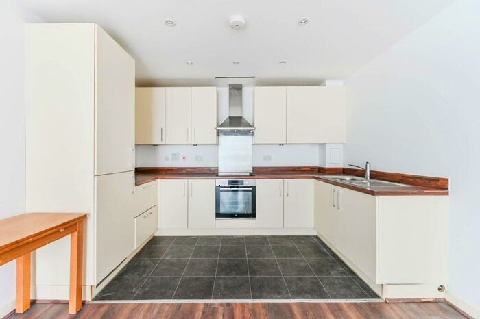 2 Bedroom Flat To Rent In Saffron Central Square, East Croydon, Croydon, CR0
