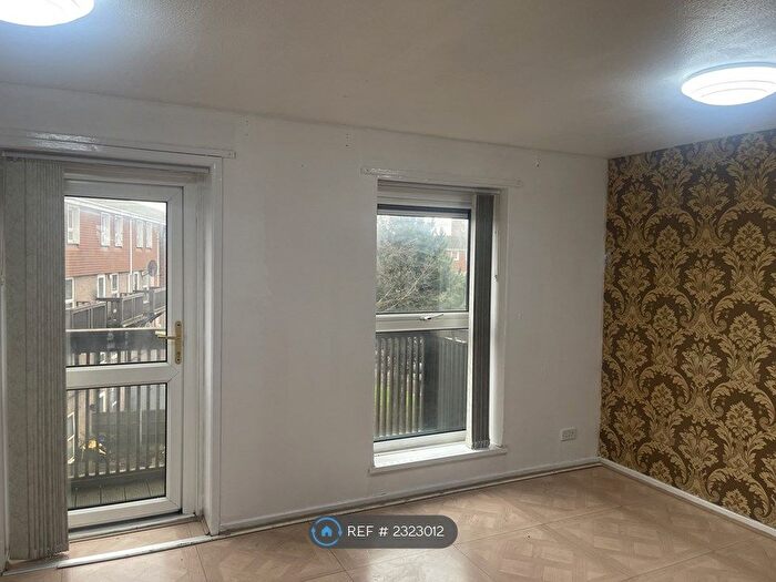 2 Bedroom Maisonette To Rent In Jupiter Close, Leicester, LE2