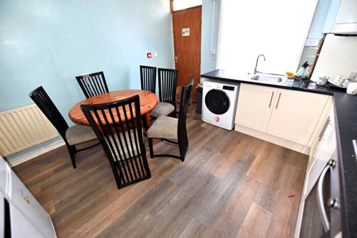 5 Bedroom House To Rent In Welton Grove, LS6