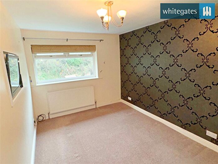 3 Bedroom End Of Terrace House For Sale In Hebble Vale Drive, Wheatley, Halifax, HX2