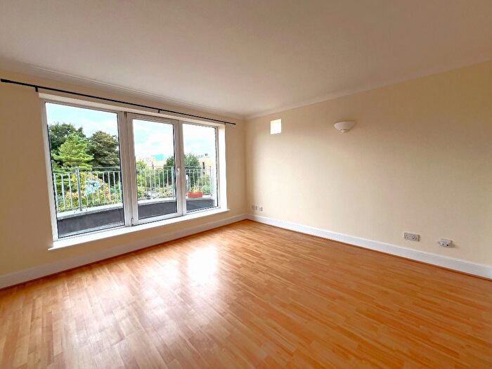 2 Bedroom Flat To Rent In Ann Terrace, Meadowbank, Edinburgh, EH8