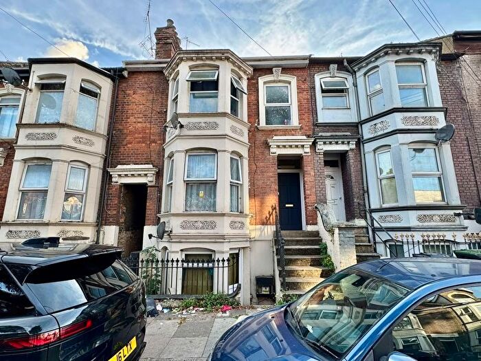 7 Bedroom Property For Sale In Napier Road, Luton, LU1
