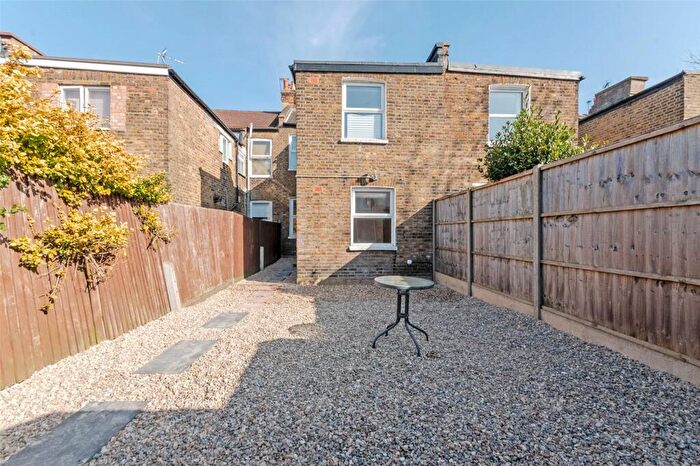 2 Bedroom Flat To Rent In Windsor Road, Willesden Green, NW2