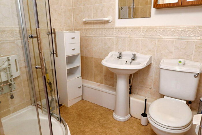 1 Bedroom Flat For Sale In Chamberlaine Court, Banbury, OX16