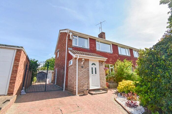 3 Bedroom Semi Detached House For Sale In Roseby Way, Bedford, MK41
