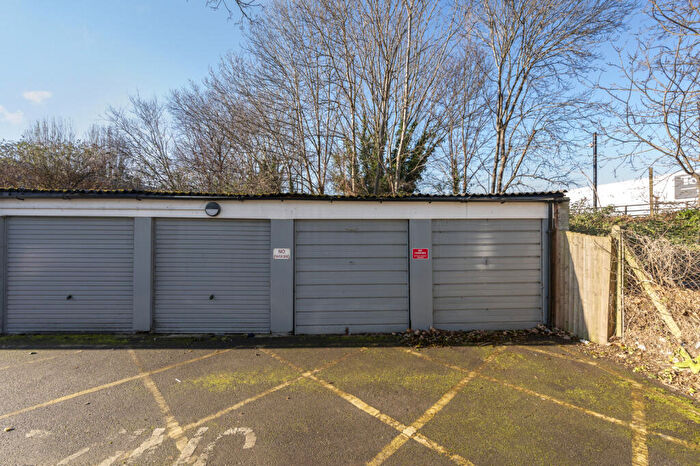 2 Bedroom Apartment For Sale In West Barnes Lane, New Malden, Raynes Park, KT3