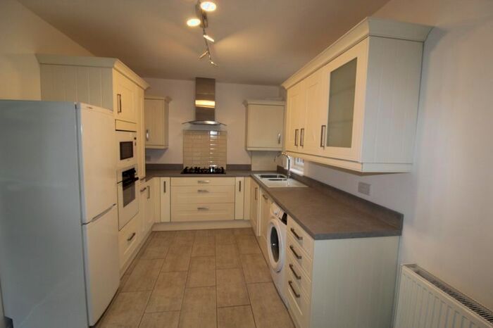 2 Bedroom Flat To Rent In Parkstone, Poole, BH14