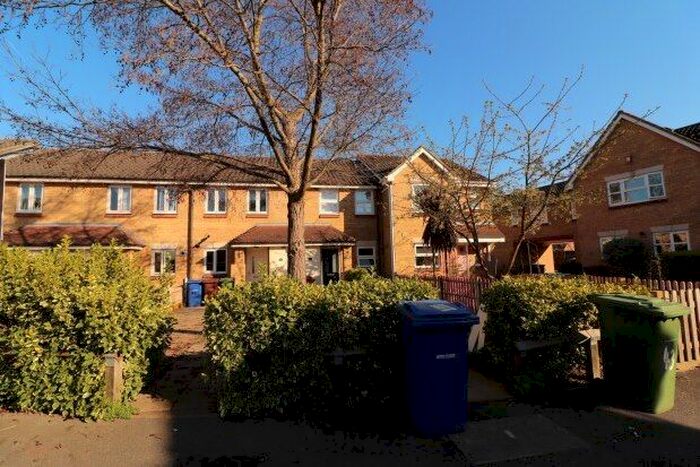 2 Bedroom Property To Rent In Swallow Close, Grays, RM16
