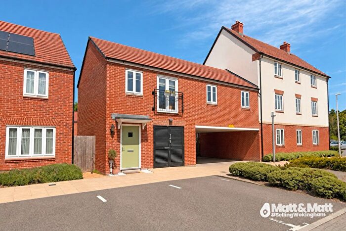 2 Bedroom Mews For Sale In Beechey Place, Wokingham, Berkshire, RG40