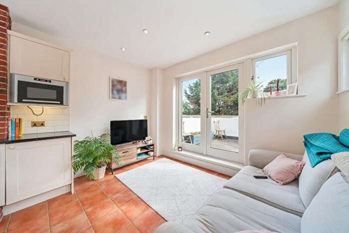 2 Bedroom Flat To Rent In Springbank Road, London, SE13