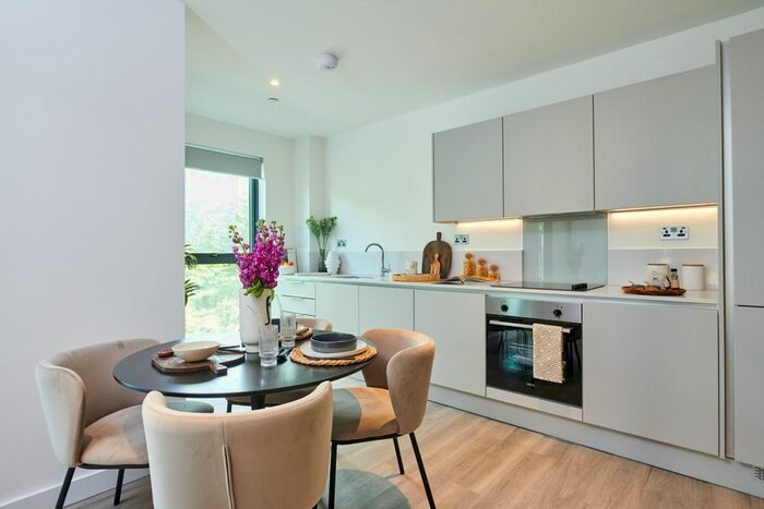 2 Bedroom Flat To Rent In The Mint, Station View, Guildford, GU1