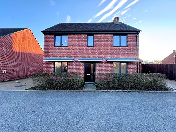 4 Bedroom Detached House To Rent In Paddock Close, Kingsnorth, TN25