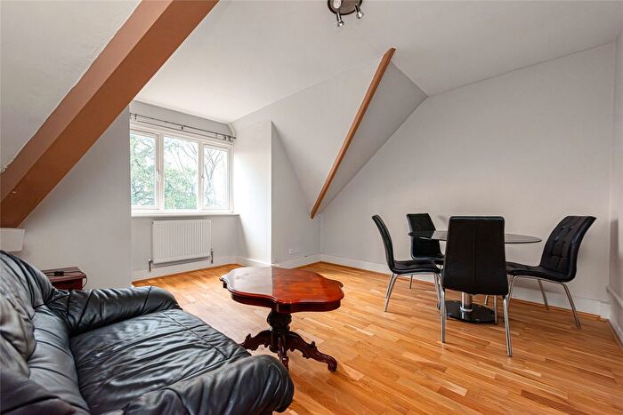 1 Bedroom Flat To Rent In Aldrington Road, Tooting Common, London, SW16