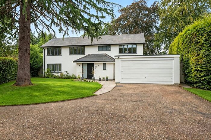 5 Bedroom Detached House For Sale In West Byfleet, Surrey, KT14