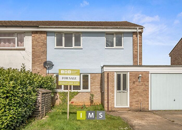 3 Bedroom Link Detached House For Sale In Milton Close, Bicester, OX26