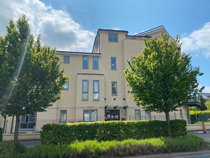 2 Bedroom Flat For Sale In Springhead Parkway, Northfleet, Gravesend, DA11