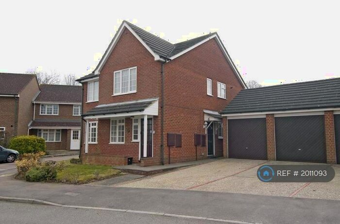2 Bedroom Maisonette To Rent In Durand Road, Earley, Reading, RG6