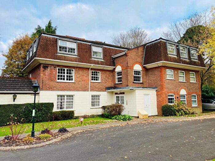 1 Bedroom Flat To Rent In Greenacres, Horsham, RH12
