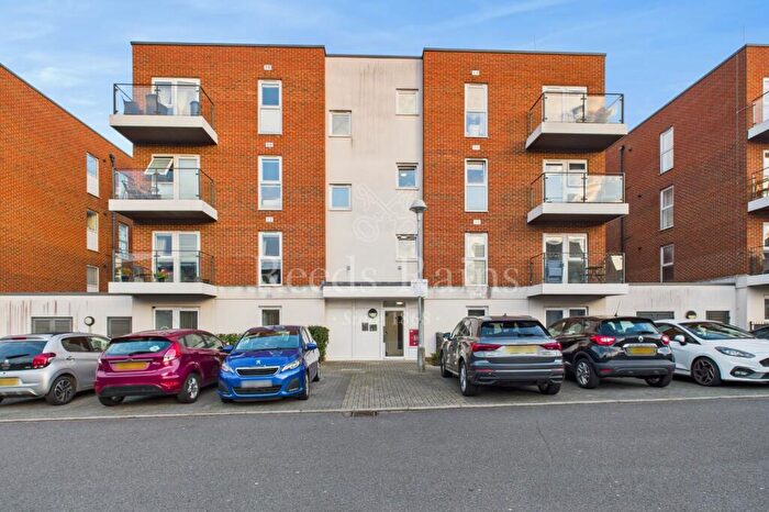 1 Bedroom Apartment For Sale In Alcock Crescent, Crayford, Dartford, DA1