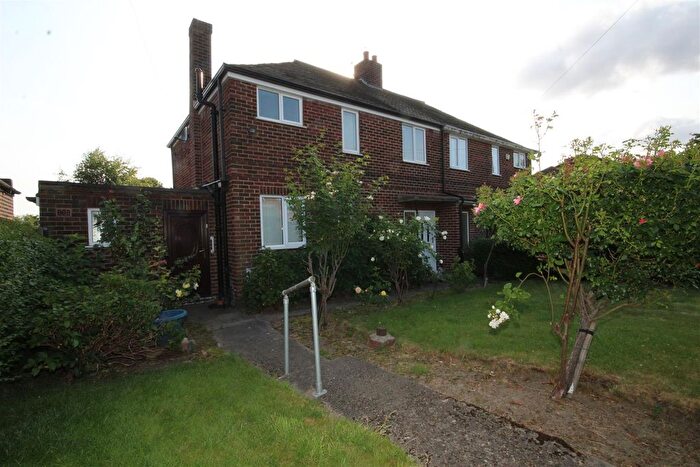 3 Bedroom Semi-Detached House For Sale In Chequerfield Mount, Pontefract, WF8