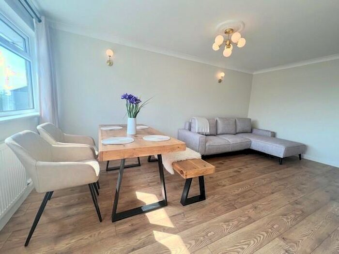 2 Bedroom Maisonette To Rent In Briscoe Road, Rainham, RM13