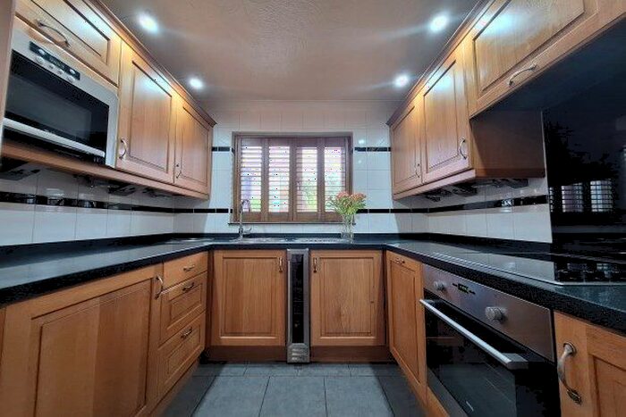 2 Bedroom Bungalow To Rent In Johnsons Way, Greenhithe, DA9