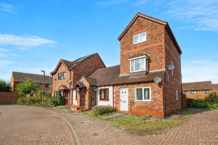 1 Bedroom Maisonette For Sale In Twitchen Lane, Furzton, Milton Keynes, MK4