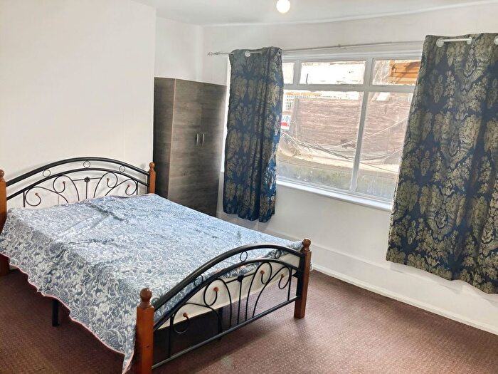 1 Bedroom Flat To Rent In One-Bedroom Flat Available To Rent, Plaistow, E13