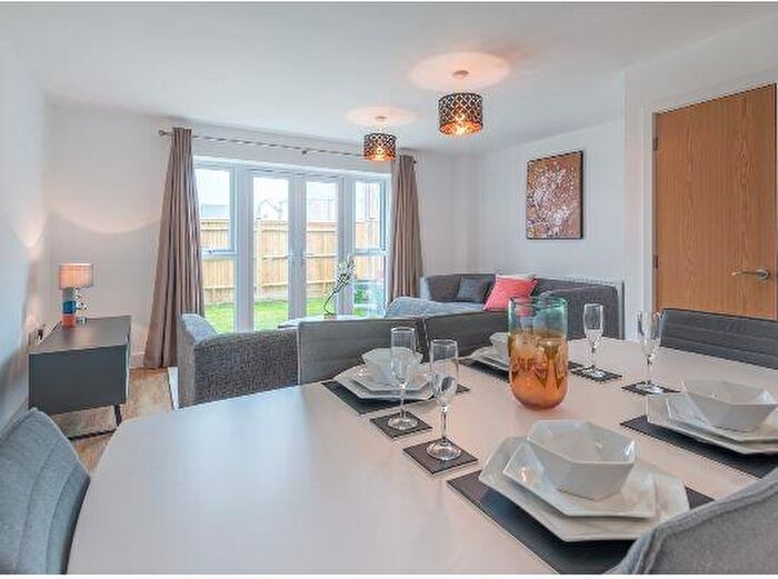 4 Bedroom House To Rent In Rookfield Road, The Green, RH12