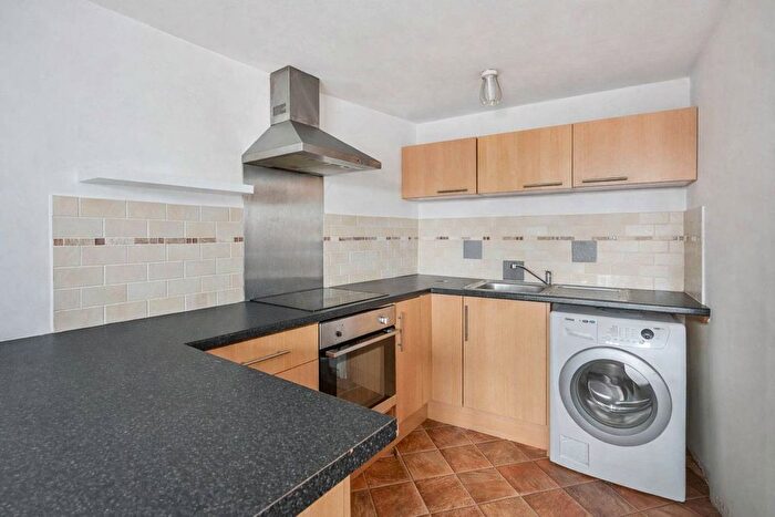 1 Bedroom Flat For Sale In Raywood Court, Stoughton, Guildford, GU2