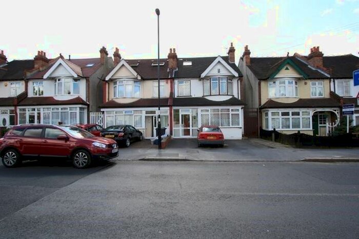 2 Bedroom Flat To Rent In Galpins Road, Thornton Heath, CR7