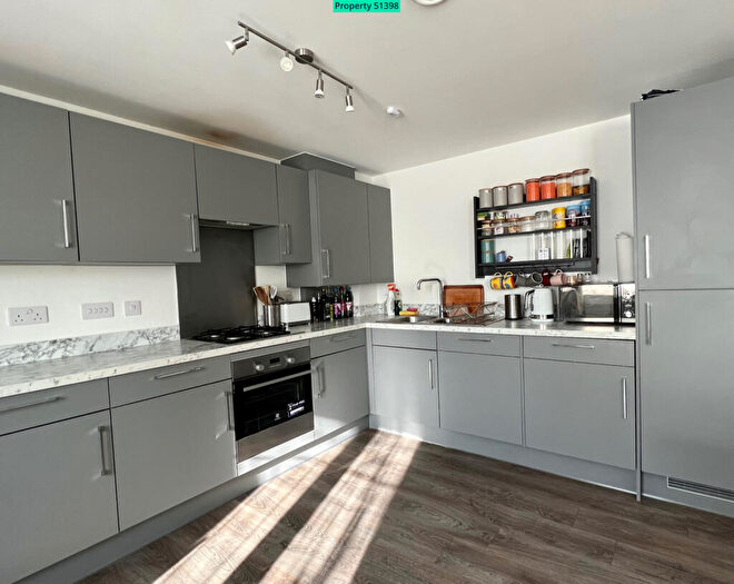 2 Bedroom Flat For Sale In Foxglove Drive, Crawley, RH10