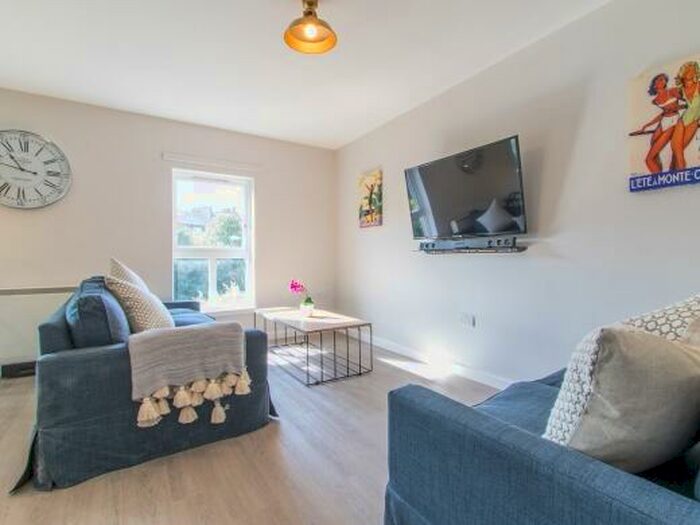 4 Bedroom Flat To Rent In Morrison Circus, Edinburgh, EH3