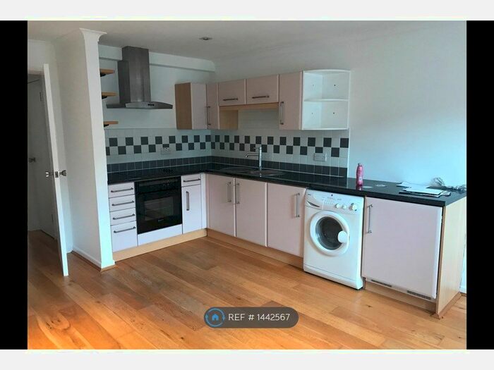1 Bedroom Flat To Rent In Benwell Court, Sunbury-On-Thames, TW16