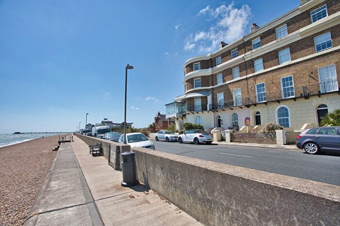 1 Bedroom Flat For Sale In The Marina, Deal, Kent, CT14