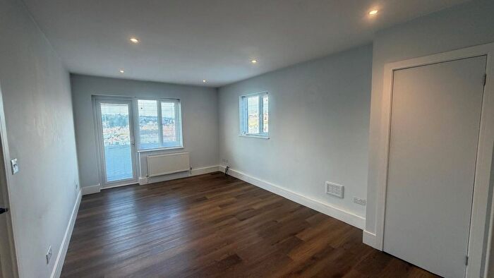2 Bedroom Flat To Rent In Victoria Road, Chesham, HP5