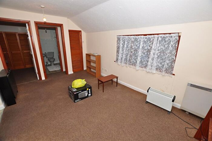 1 Bedroom Flat For Sale In High Street, Bancyfelin, Carmarthen, SA33