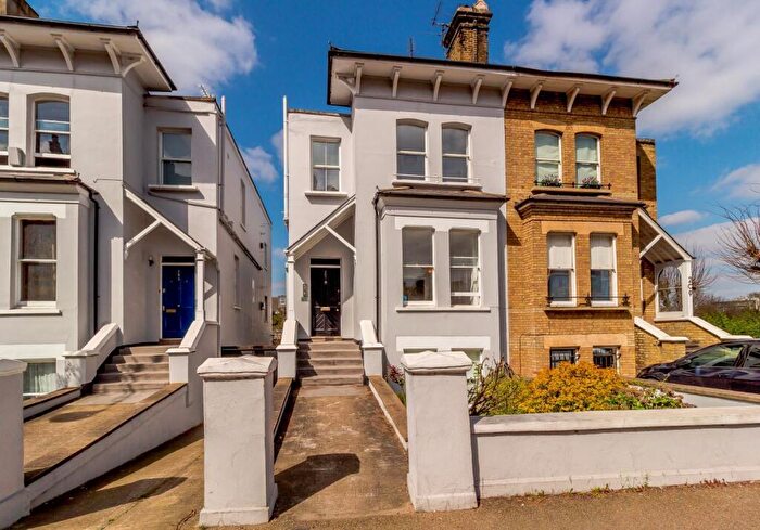 2 Bedroom Flat To Rent In Castelnau, London, SW13